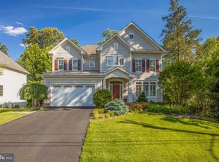 10141 Palmer Dr, Oakton, VA 22124