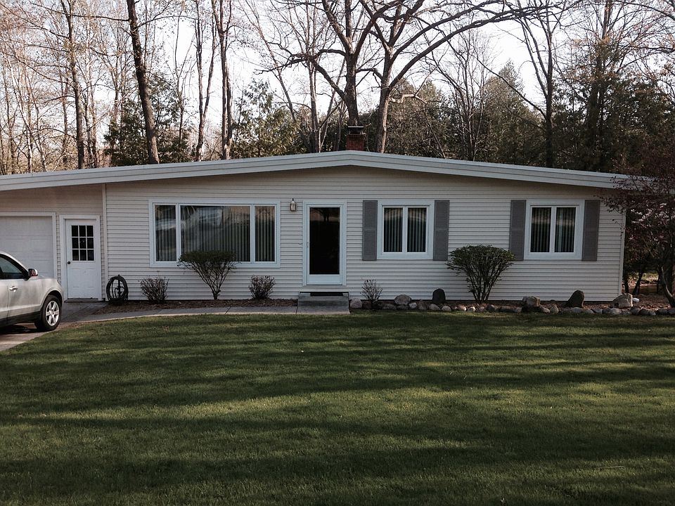 1st image of 1461 Woodlawn Ave