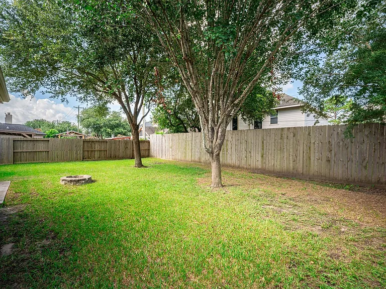 406 Stockbridge Ln — Photo 32