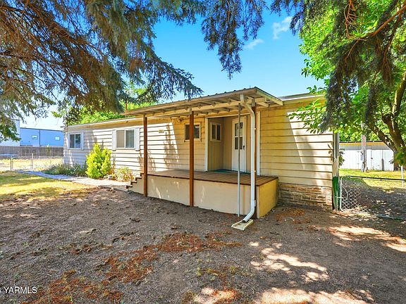 3rd image of 111 Hadley Dr