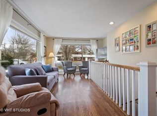 1616 Magnolia St, Glenview, IL 60025