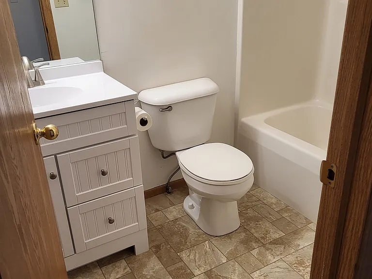 4807 Universal Dr — Photo 4