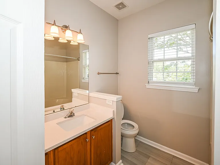 8704 Rozumny Dr — Photo 10