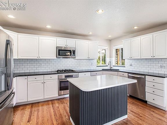 3rd image of 9923 Bridgeport Dr