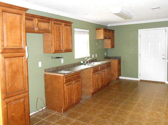4th image of 992 Heritage Cir