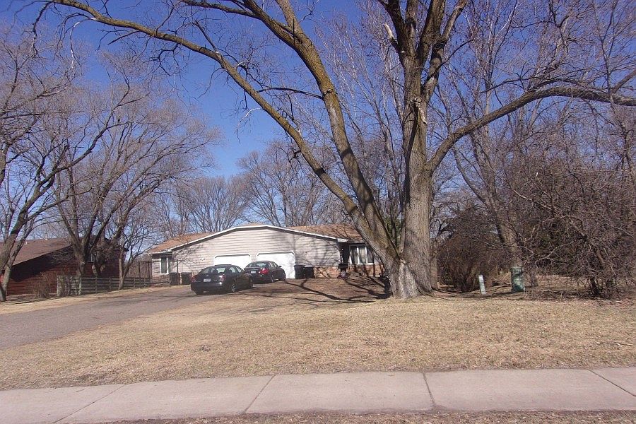 1st image of 925 93rd Ave NW