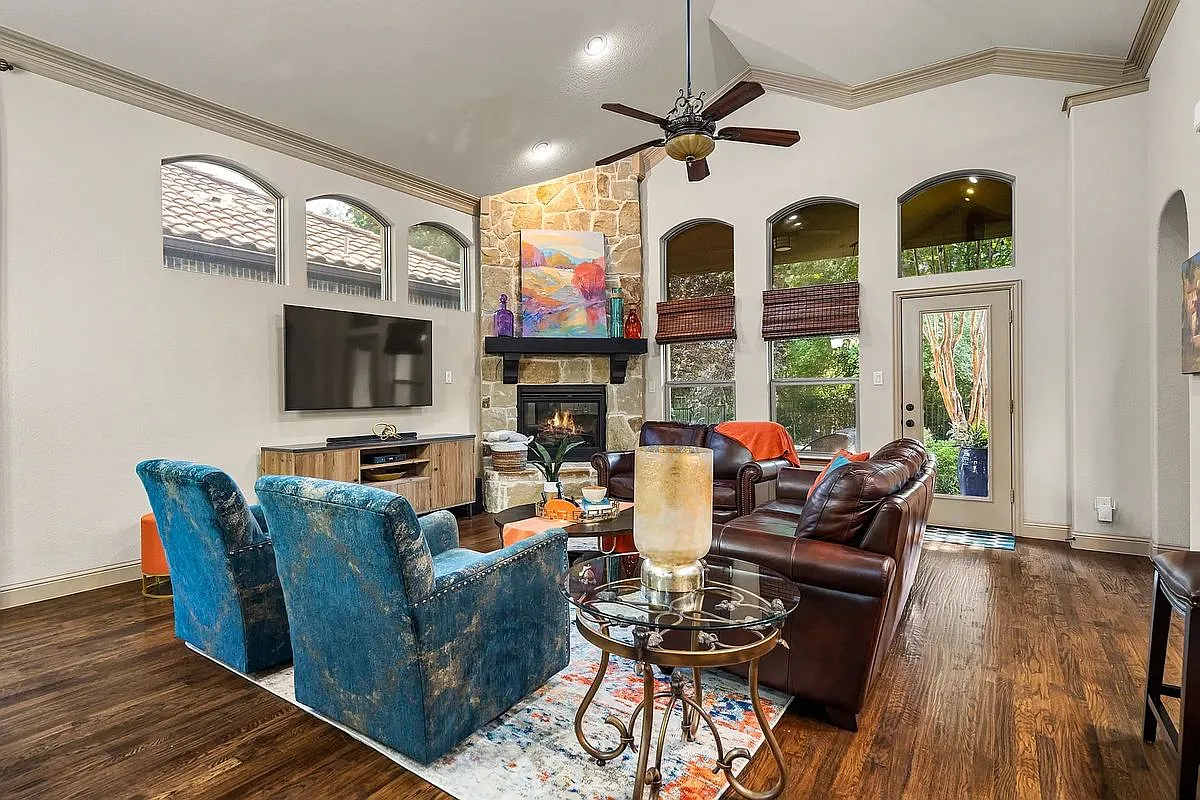 3 bed, 3.5 bath, 2460 sqft, $2,900 — Photo 4