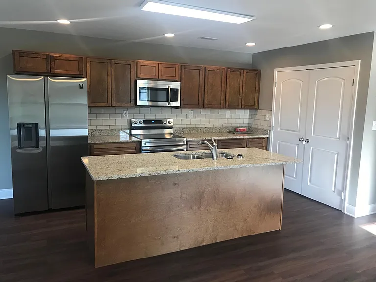3317 Lyle Ave — Photo 8