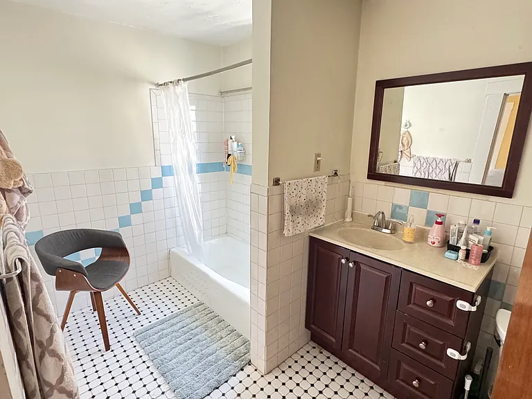 32 Kinnaird St #2 — Photo 7