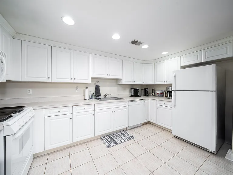 621 Monroe St #8B — Photo 4