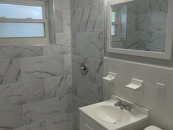 5th image of 1456 W Wellington Dr