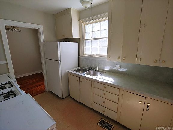 4th image of 304 Walnut St