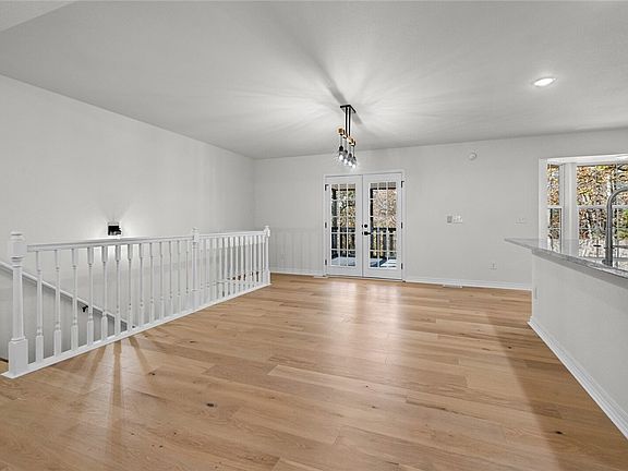 5th image of 17 Greta Ln