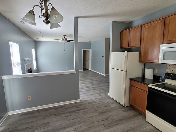 3rd image of 880 Flying Sun Dr