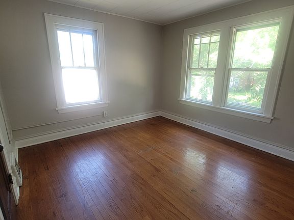 5th image of 4268 Van Buren St