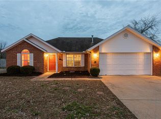 181 E Rob St, Farmington, AR 72730