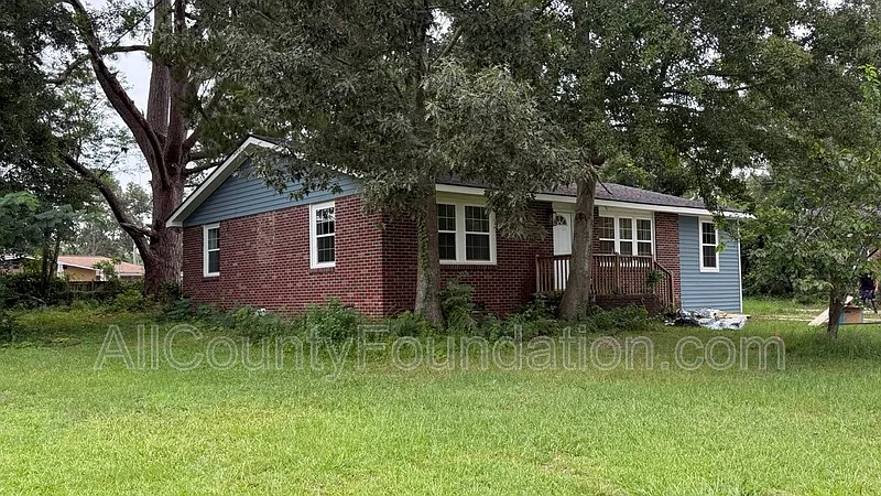 212 Ellen St