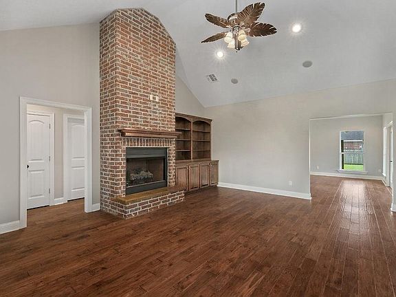 3rd image of 637 Archwood St
