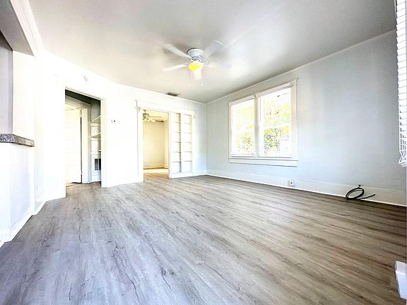 4th image of 518 Lake Ave #1/2