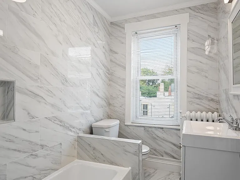 221 Kings Hwy E #B — Photo 14