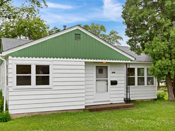 1621 N Seminary Ave, Woodstock, IL 60098