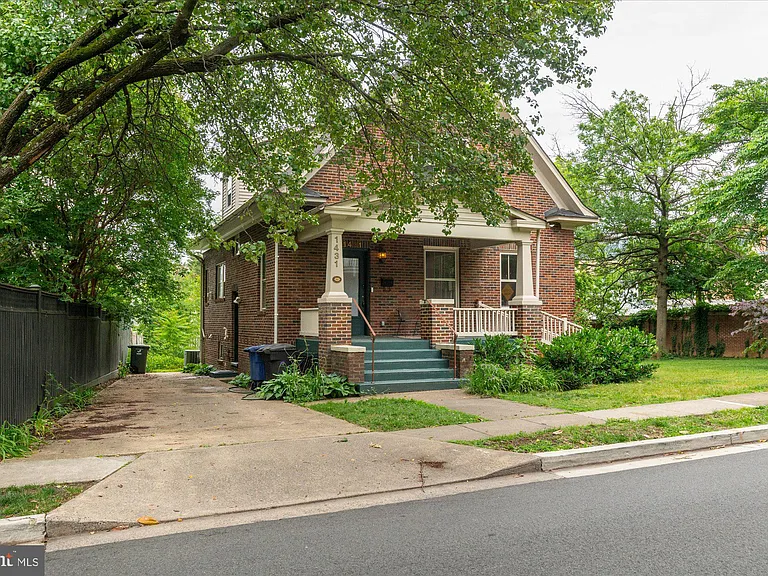 1431 N Fillmore St — Photo 3