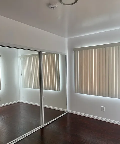 1607 N Wilton Pl — Photo 1