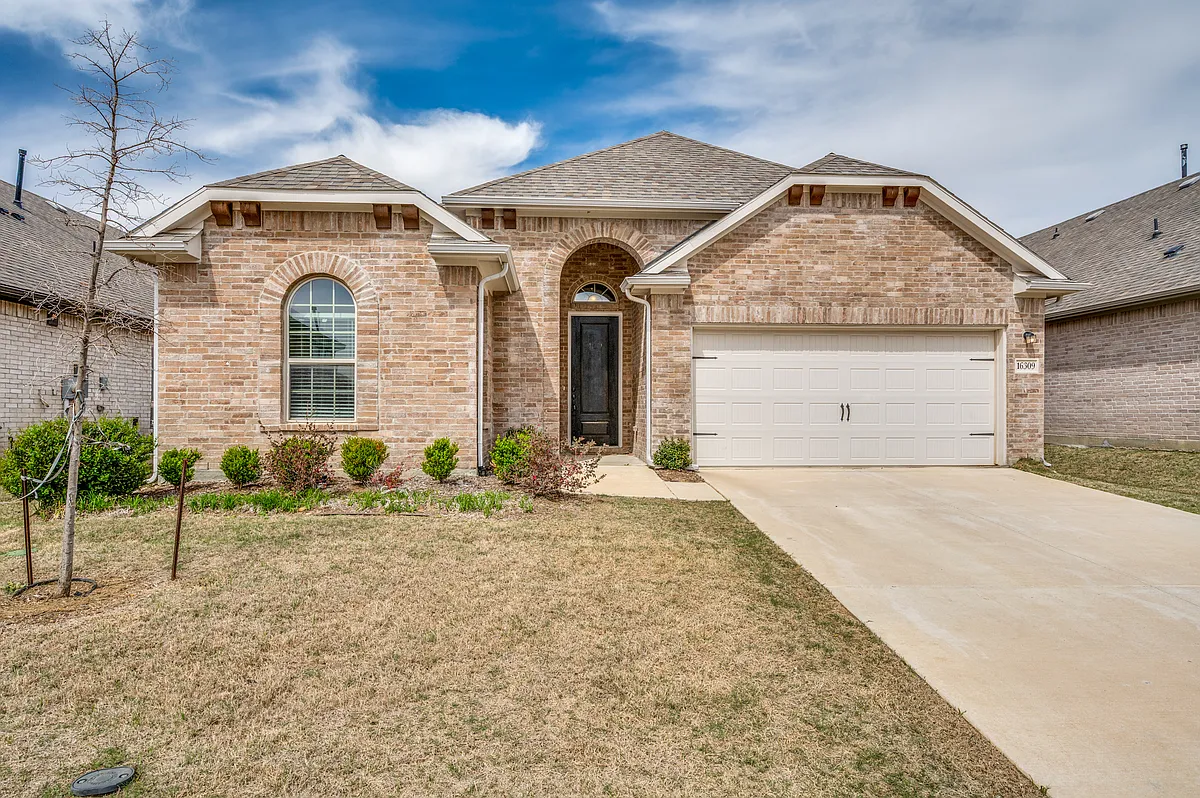 Building Photo - 16309 Garden Dr