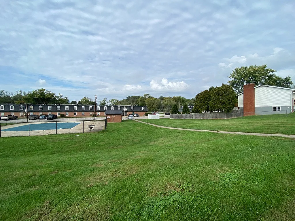 Woodland Springs — Photo 4