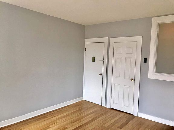 5th image of 1138 31st Dr APT 2R