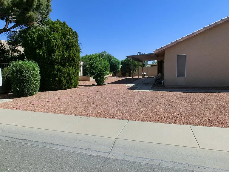 8646 W Rockwood Dr — Photo 2