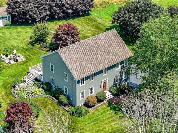 57 Perry Hill Rd, Acushnet, MA 02743