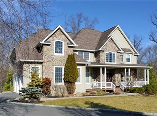 6 Cardinal Ct, Airmont, NY 10952