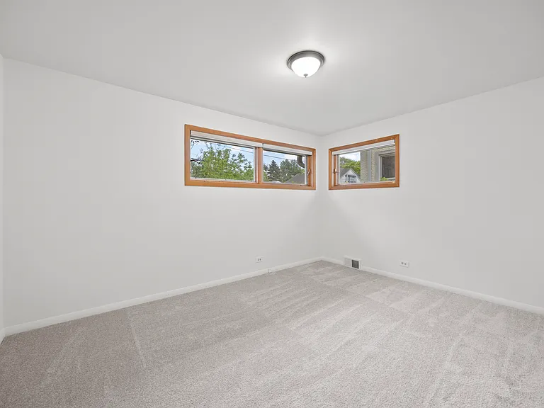 934 Yale St — Photo 10