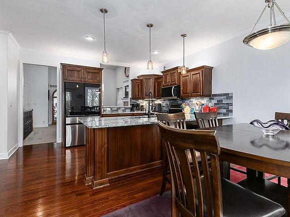 3rd image of 715 N 74th St