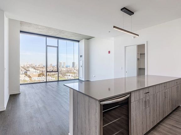 4th image of 454 W Chicago Ave #1713