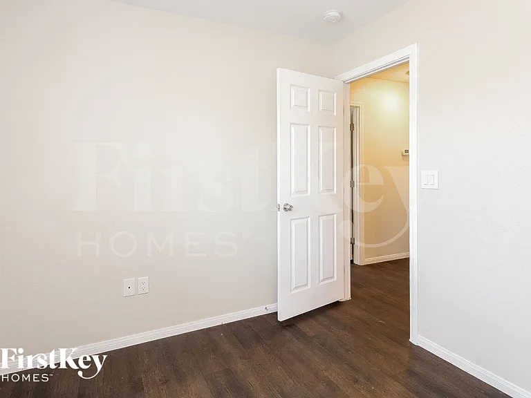2128 Carver Ave — Photo 13