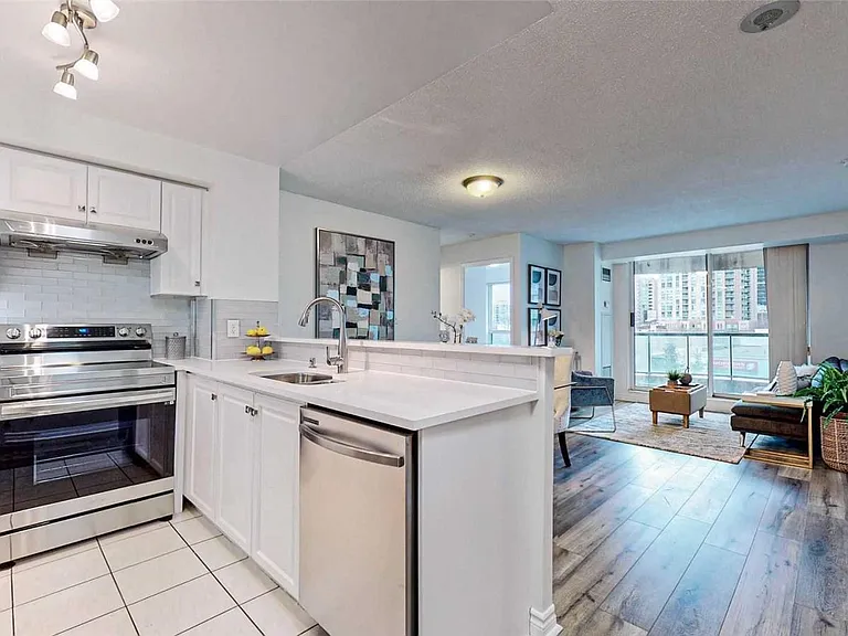 7 Lorraine Dr #502 — Photo 12