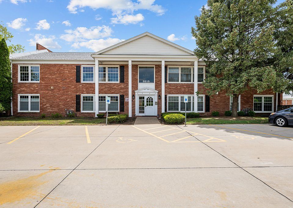 1st image of 3215 E Locust St APT 15