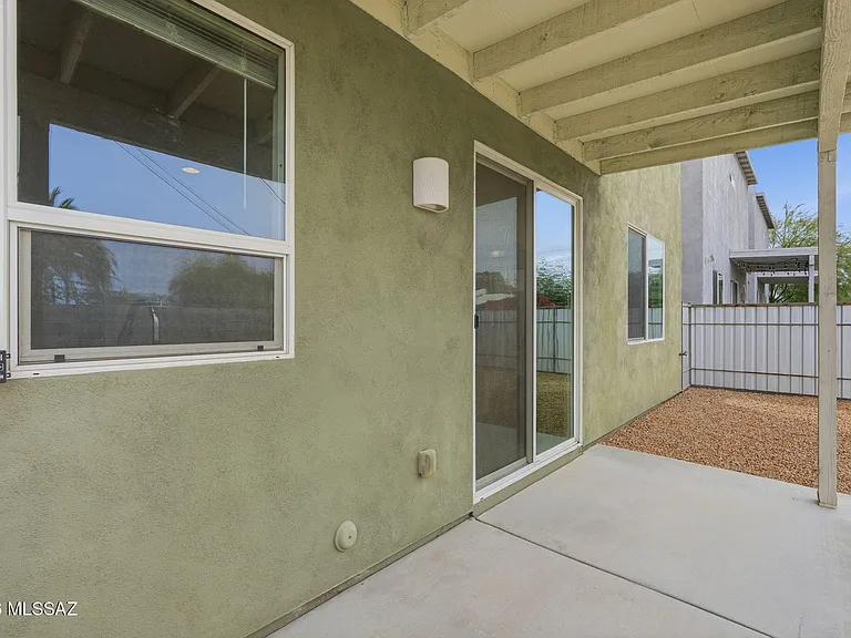 2815 N Fair Oaks Ave — Photo 38