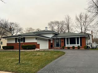 17W484 Earl Ct, Darien, IL 60561