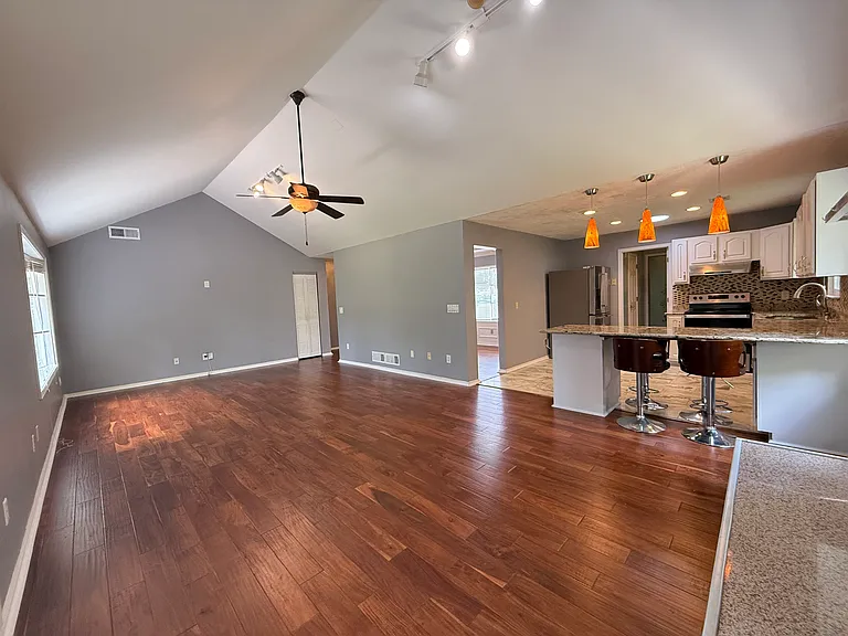6108 Williams Rd — Photo 5
