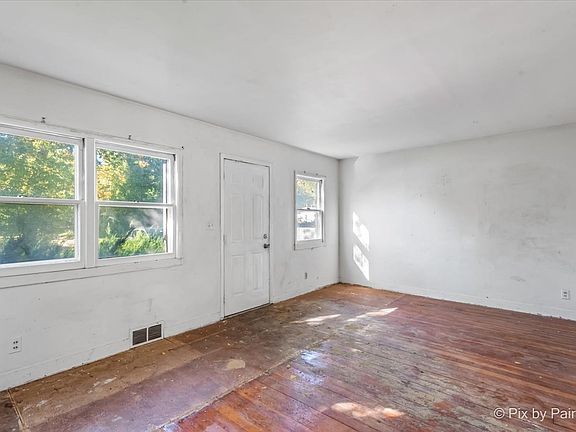 3rd image of 37033 N Parma Ave