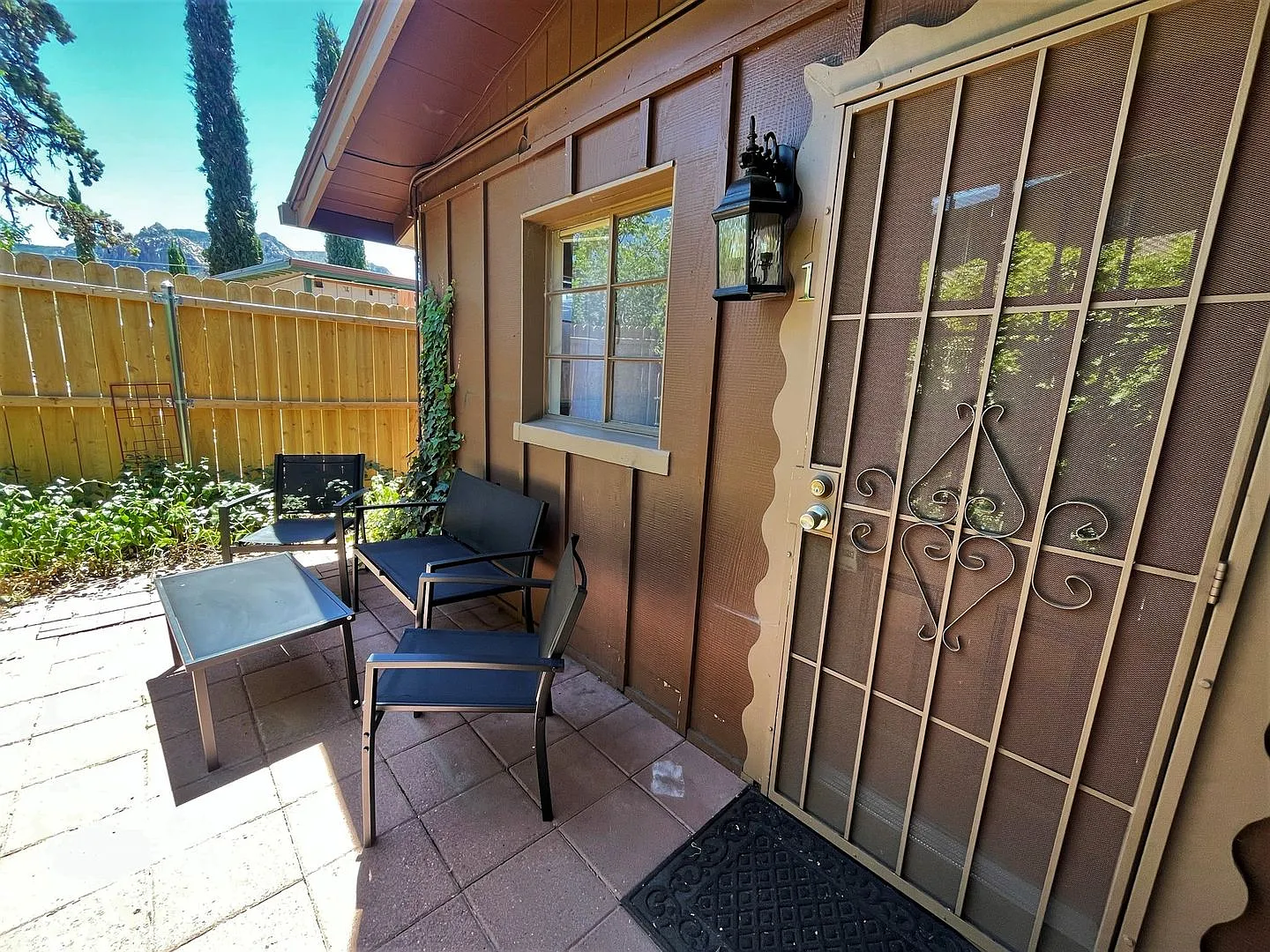 Rose Tree Inn - Uptown Sedona - Furnished Studio- Cable Tv, Wifi, Utilities Included! — Photo 1