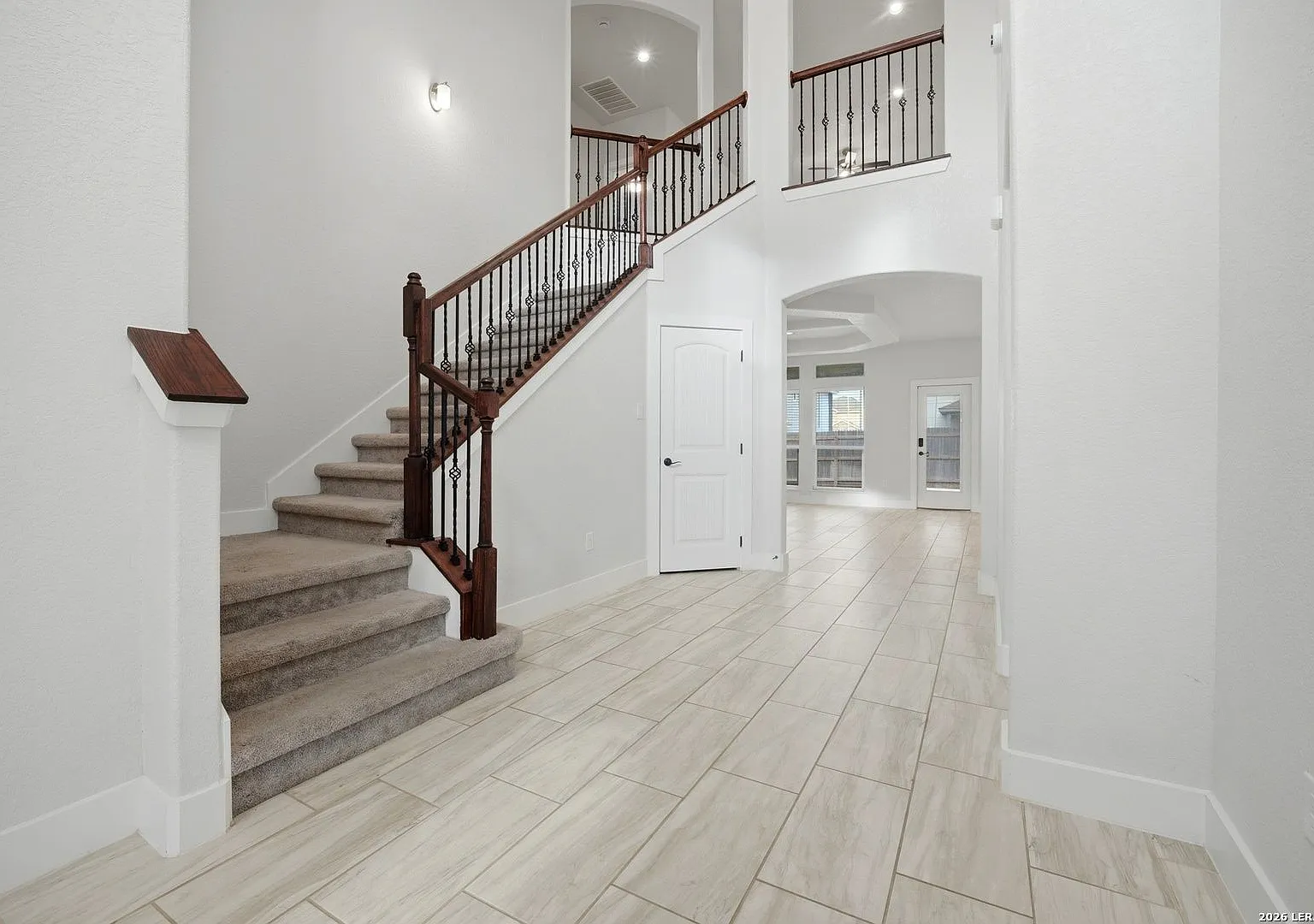 Stunning 4bed/3bath House For Lease! Available Now! — Photo 1