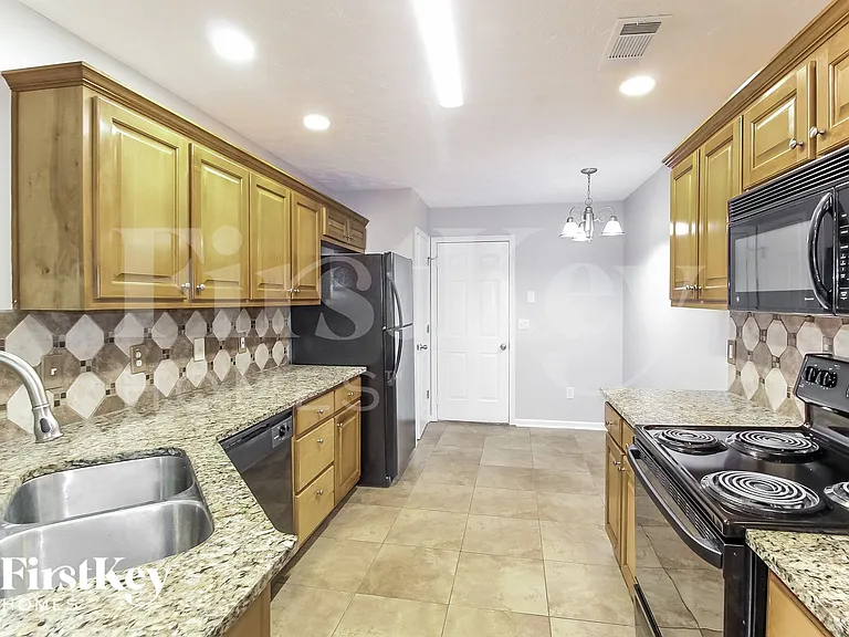 20 Lamar Ln — Photo 5