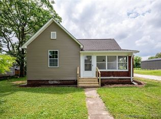 112 Spring Grove Ave, Salem, IN 47167