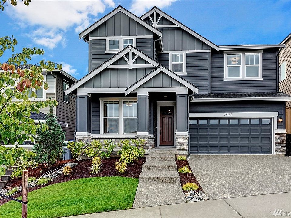 Welcome to Eagle Point! Built in 2017, the Pulte Riverton model has 5 bedrooms and 3 full baths.