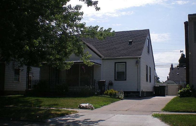 2nd image of 17306 Flint St