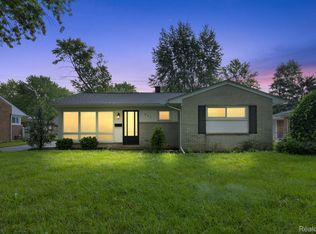 222 Sheffield Dr, Troy, MI 48083